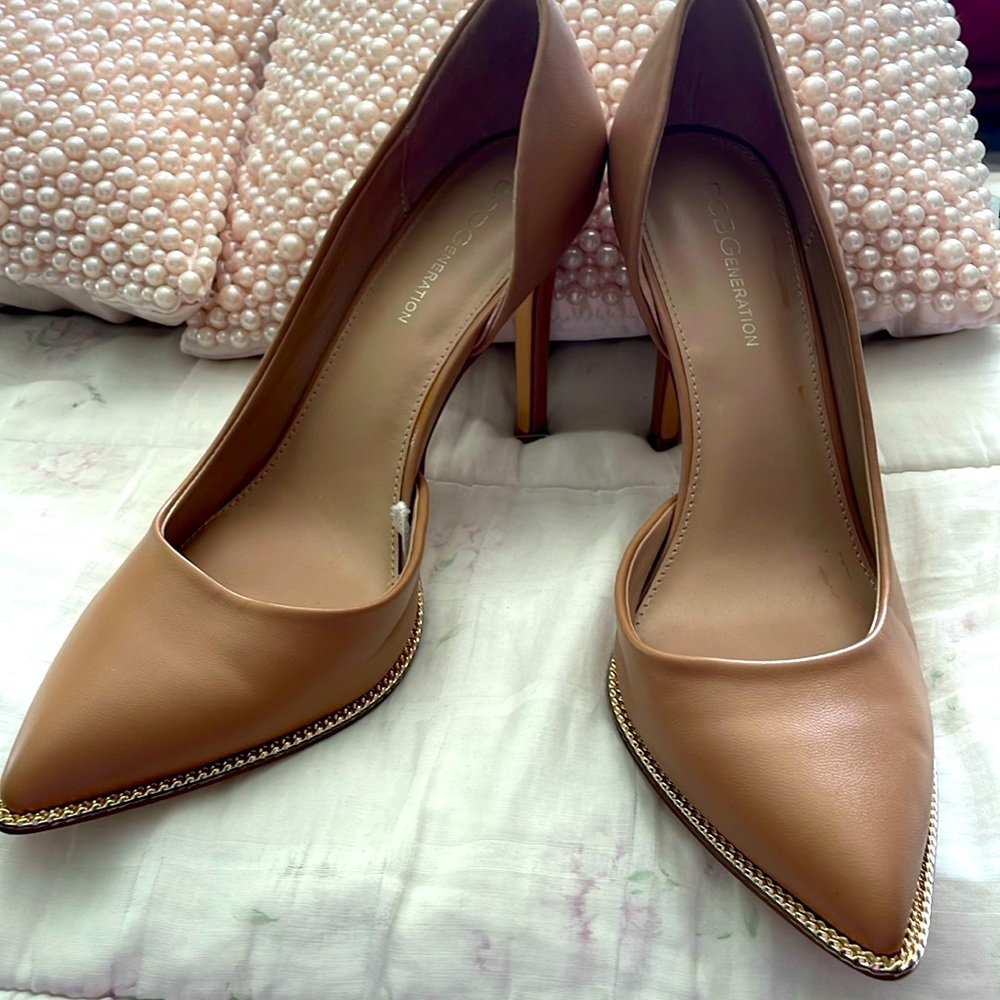 BCBG nude heels new